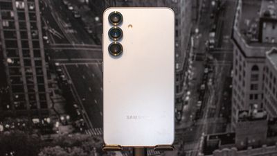 Samsung's One UI 7 rollout could restart today, but it’s already been overshadowed by One UI 8