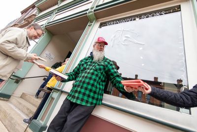 See how a Michigan town moved 9,100 books one by one to their new home