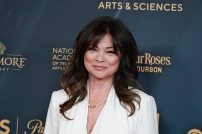 Valerie Bertinelli stuns Drew Barrymore with revelation about dating legendary director
