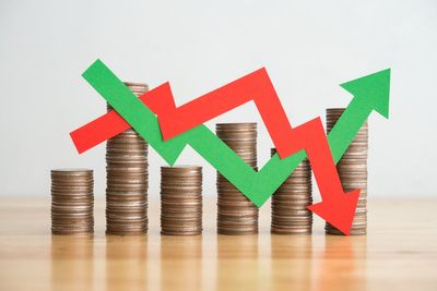 Expert tips on how to navigate investing through a stock market downturn