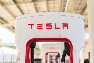 Tesla Stock Eyes Breakout With Earnings on Deck