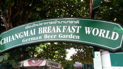 'Squeeze Through for a Discount': Thai Eatery Sparks Fatphobia Row Over Waistline Challenge