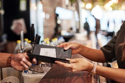 Restaurant charges customer $5 ‘b****ing fee’ for pointing out server brought the wrong drink