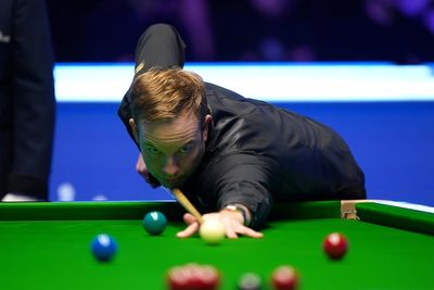 Ali Carter clinches Crucible place with win over He Guoqiang