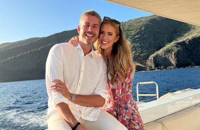 Arie Luyendyk Jr. and Lauren Burnham Luyendyk's gender reveal surprise