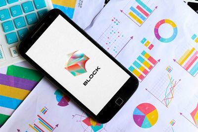 Apple Was the Top Smartphone Seller in Q1. Does That Make AAPL Stock a Buy Here?