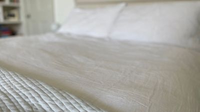 I've found the way to get "French girl sleep" - the secret lies in your sheets