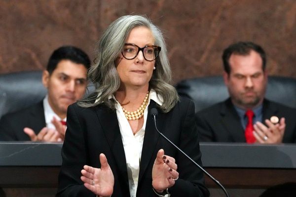 Arizona governor vetoes bill requiring local officials to help with federal immigration efforts