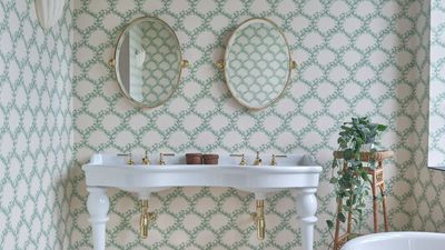 I tried this glycerin hack to stop the mirror in my bathroom from fogging up – and it worked like magic