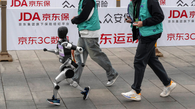 Robots & Humans Race In Half-Marathon & No, This Isn’t A Black Mirror Episode