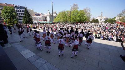 Folk dancing and dyed eggs as Bulgaria's Ruse celebrates Easter
