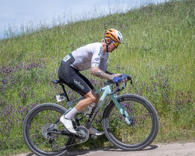 Keegan Swenson uses late attack to win The Growler a second time while Lauren Stephens powers solo for women's victory