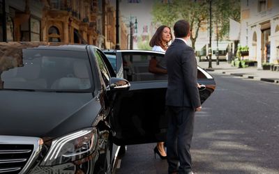 Chauffeur Driven Car Hire Dubai – Luxury & Affordable Options