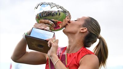 Record-setting Rizzo earns Gift-wrapped bragging rights