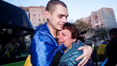 Ukraine welcomes home 277 soldiers in largest prisoner exchange of war