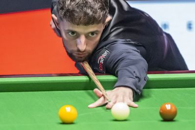 Joe O’Connor goes close to Crucible maximum as he leads John Higgins