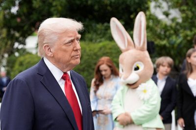 Trump news live: President backs Hegseth as White House blasts report of search for new defense secretary