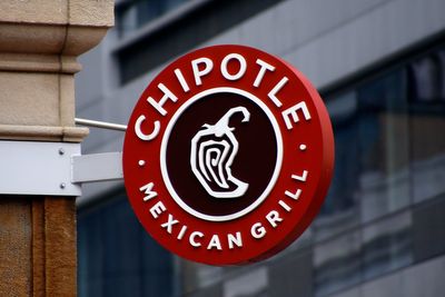 Chipotle Mexican Grill heads to Mexico to open its 1st location south of the border