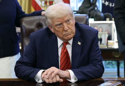 Bitcoin rebounds as the U.S. dollar weakens and Trump feuds with Fed Chair Jerome Powell