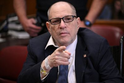 7 women and 5 men picked for jury in Harvey Weinstein's #MeToo retrial