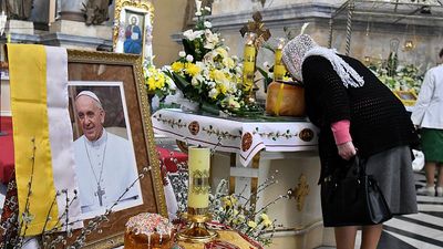 Pope Francis: Tributes, mass and vigils held in towns and cities across Europe