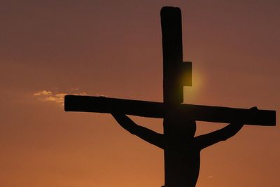 84-year-old man critically injured after falling from cross during crucifixion reenactment