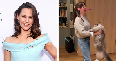 “Call PETA”: Jennifer Garner Slammed For “Animal Cruelty” After Filming Video With Her Cat