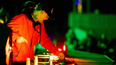 “Even my cat is disappointed in me”: Deadmau5 gets drunk at Coachella, falls over, is escorted off stage by security, and apologises