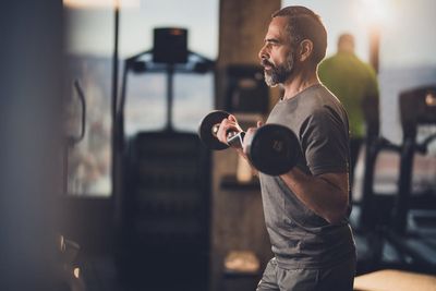 Trying to bulk up? It doesn’t really matter what you eat to gain muscle