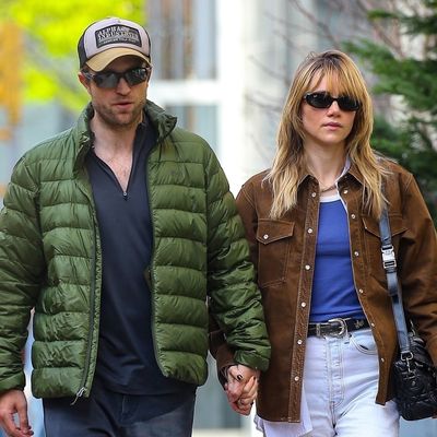 Suki Waterhouse and Robert Pattinson Kick-Start a Hers-and-His Slim Sneakers Trend