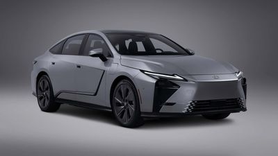 The New Lexus ES Has Hybrid and Electric Power