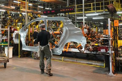 UK private sector activity falls to more than two-year low amid Trump tariffs
