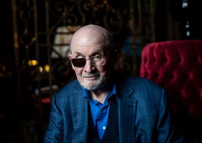 Sentencing of attacker who stabbed Salman Rushdie adjourned