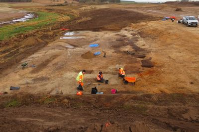 Ancient chariot wheel and cremation urn found at site of new golf course