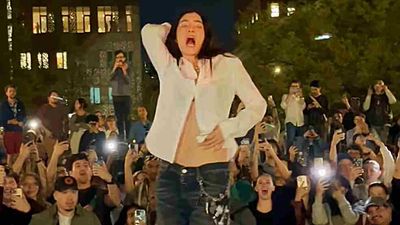 “OMG the cops are shutting us down!”: Lorde’s impromptu New York Washington Square Park gig just got axed by police