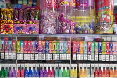 Peer ‘stocking up’ on disposable vapes before summer ban
