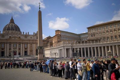 Mother and daughter describe ‘once-in-a-lifetime’ moment seeing Pope’s remains