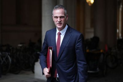 Government would not support social media ban for under-16s, minister says