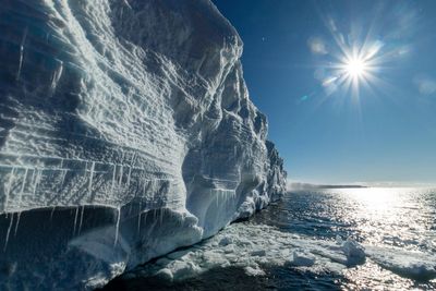 Giant icebergs the size of cities once drifted off the coast of Britain, scientists find