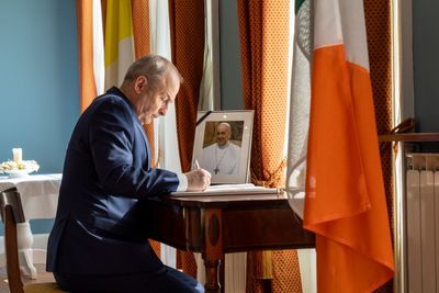 Irish postal service offers to send cards to the Vatican for free