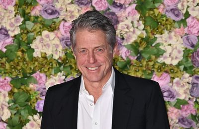 Hugh Grant calls for tech ban in schools