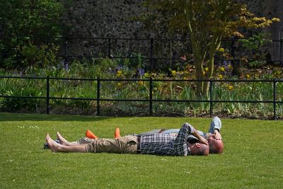 Warm weather boosts clothing and DIY retailers in surprise March sales uplift