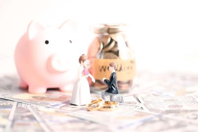 How to save money as a guest this wedding season