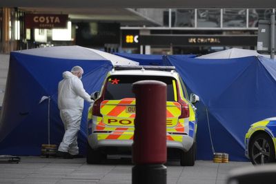Knifeman shot dead by police may have called 999 to report ‘man with a gun’