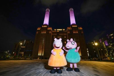 Mummy Pig hosts real-life gender reveal for Peppa’s new baby sibling