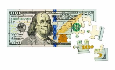 Dollar Slightly Higher on Possible Tariff Relief