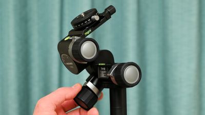 Neewer TH16 3-way geared tripod head review: a smart head that’s geared for precision