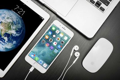 Perplexity AI Is Getting into the Smartphone Game. Why That Could Be Bad News for Apple Stock.