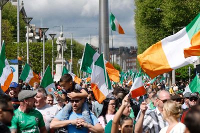Thousands participate in Dublin anti-immigration protest and counter demo