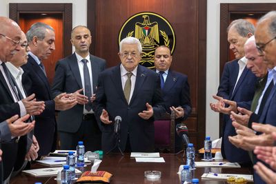 Palestinian President Mahmoud Abbas appoints aide as PLO deputy